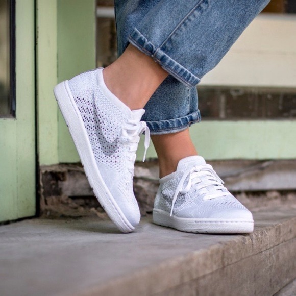 nike tennis classic ultra flyknit women's